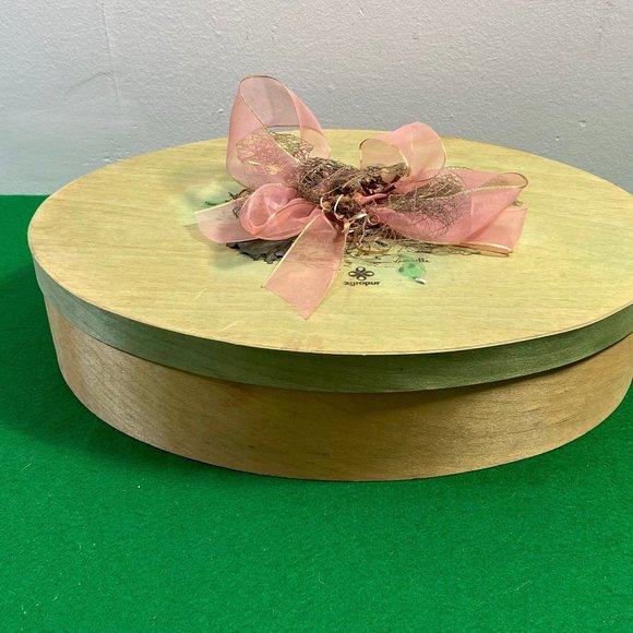 Vintage wooden box, keepsake box, wooden treasure box, trinket box, memory - Picture 1 of 8